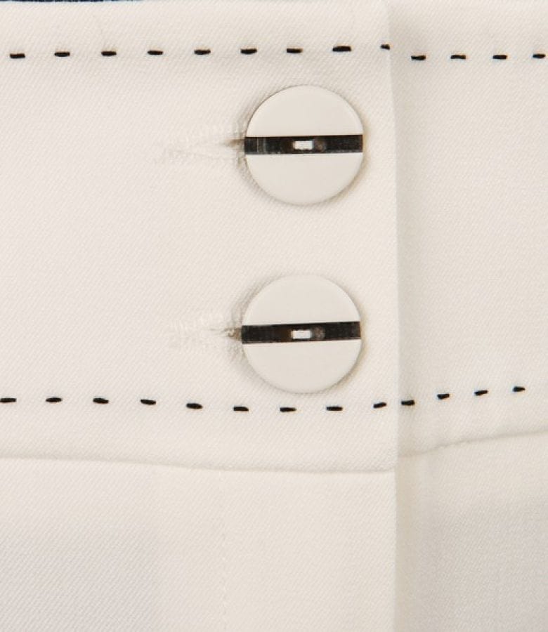 Pantaloni albi cu tighel contrast
