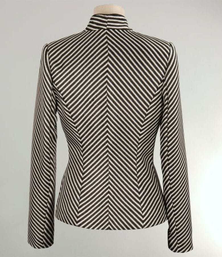 Sacou elegant cu joc de dungi alb-negru