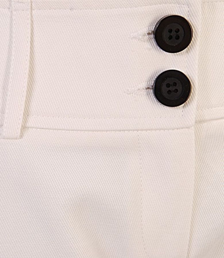 Pantaloni albi din bumbac cu nasturi negri