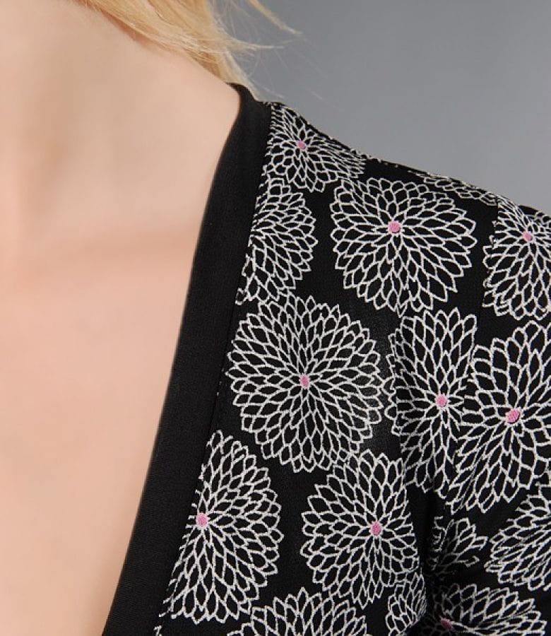 Rochie jerse imprimat cu pieptii suprapusi
