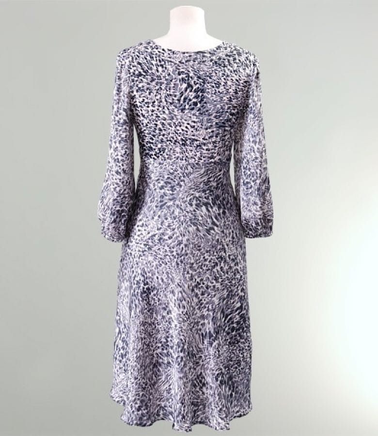 Rochie imprimeu leopard decupata pe decolteu