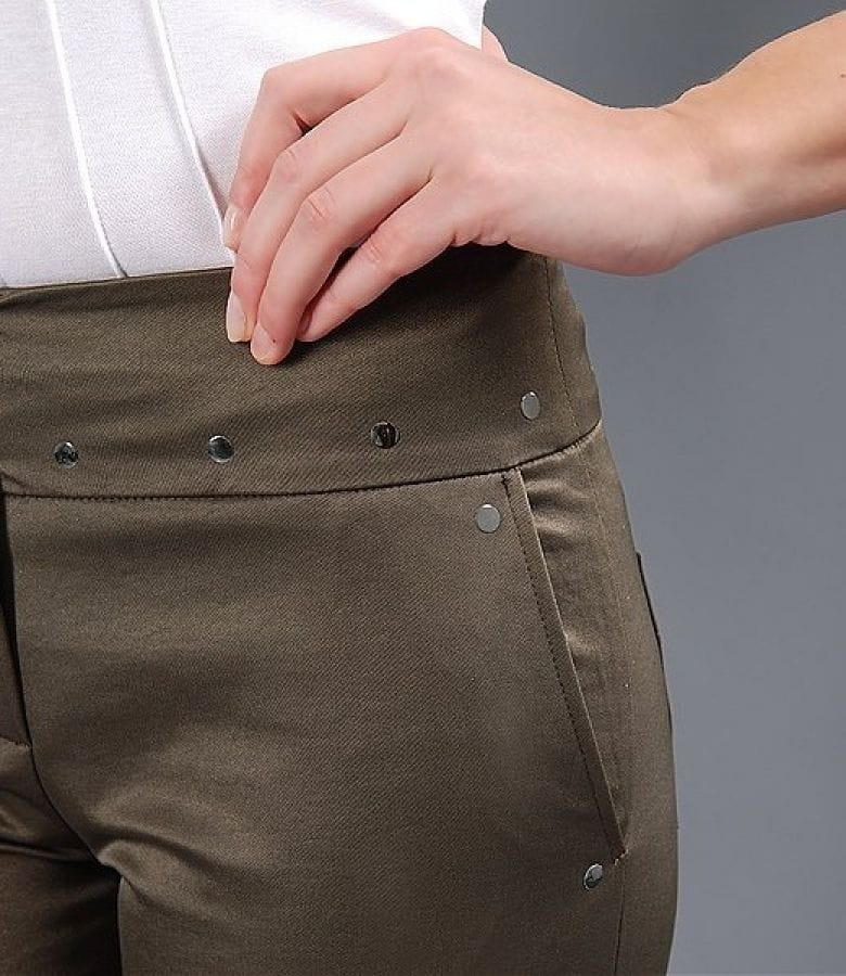 Pantaloni cu tinte metalice din saten gros elastic kaki
