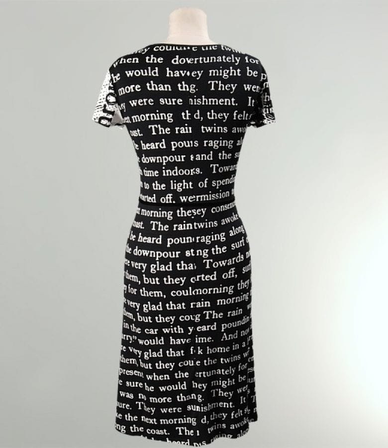 Rochie din jerse alb-negru cu imprimeu grafic