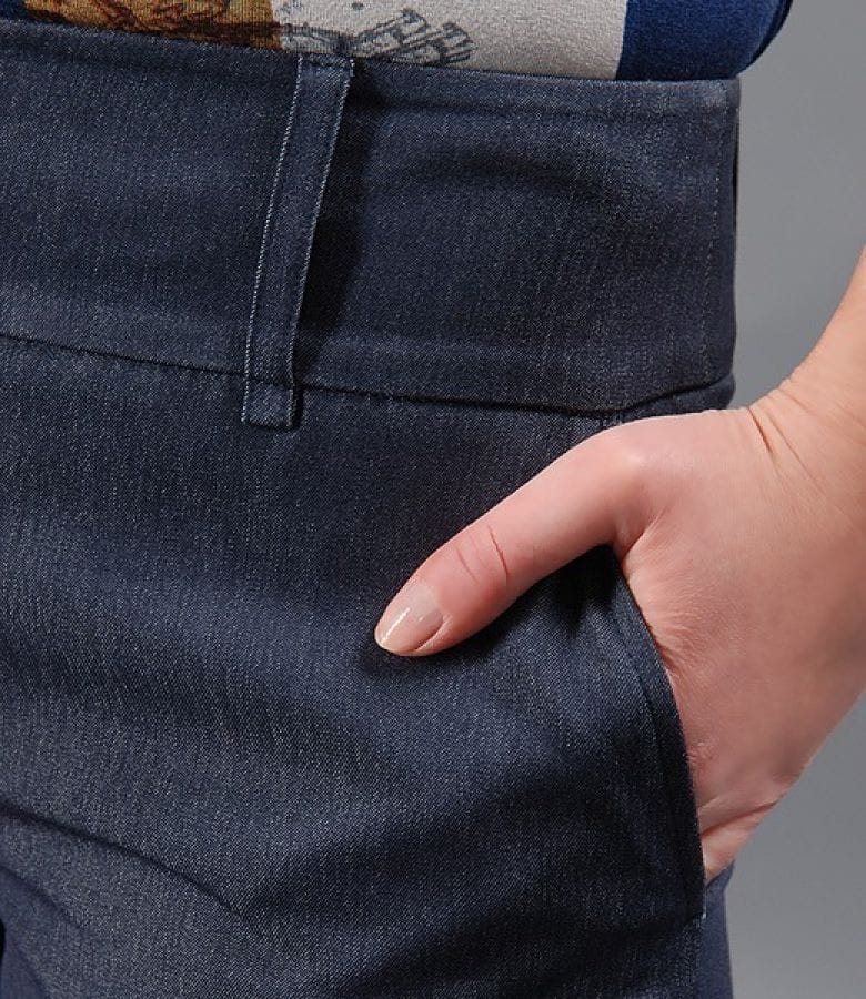 Pantaloni bleumarin din stofa elastica cu buzunare