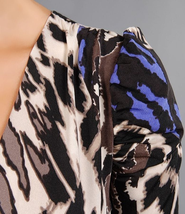 Tricou din jerse leopard cu garnitura saten