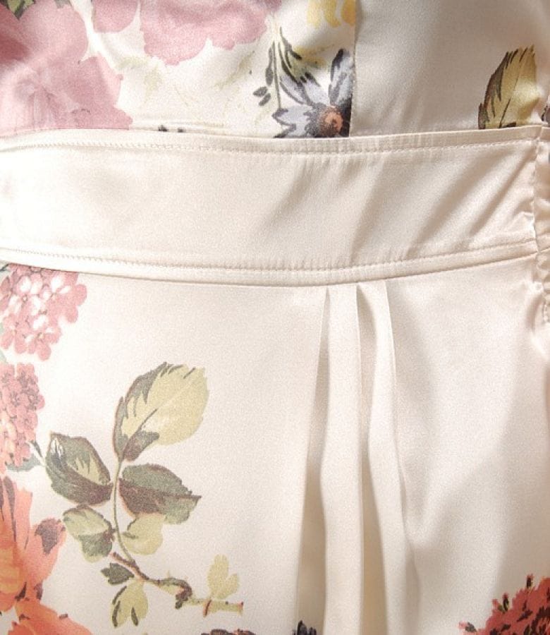 Rochie din saten crem cu imprimeu floral si falduri
