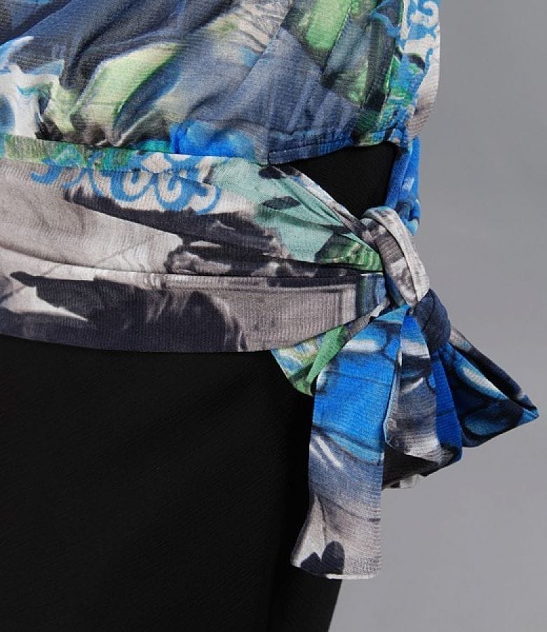 Bluza din tul elastic imprimat cu funda