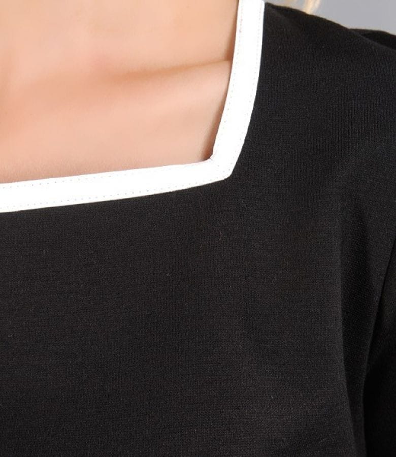 Rochie din jerse gros negru cu garnitura lac