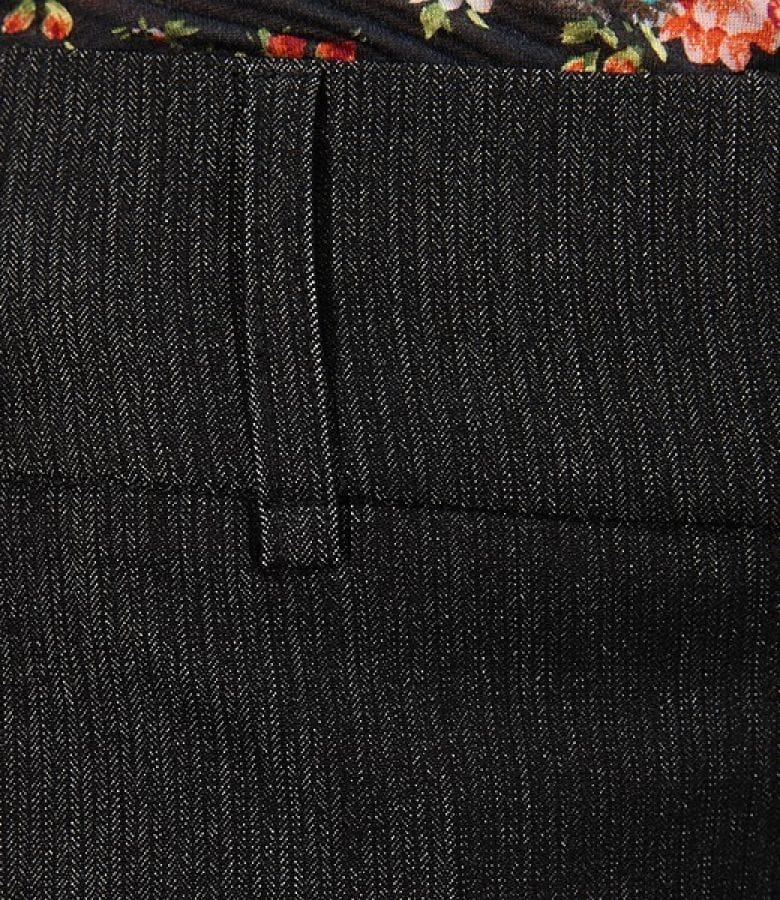 Pantaloni cu buzunare din tesatura elastica gri