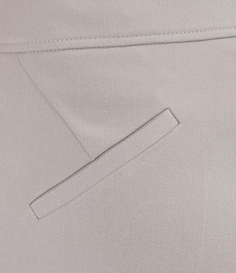 Pantaloni cu buzunare din stofa elastica gri