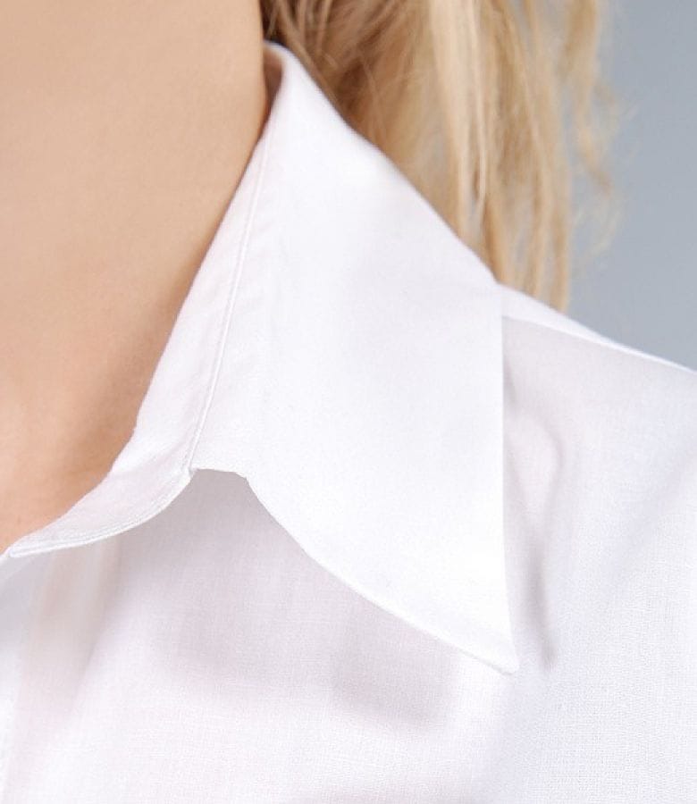 Camasa din bumbac elastic alb cu floare si butoni