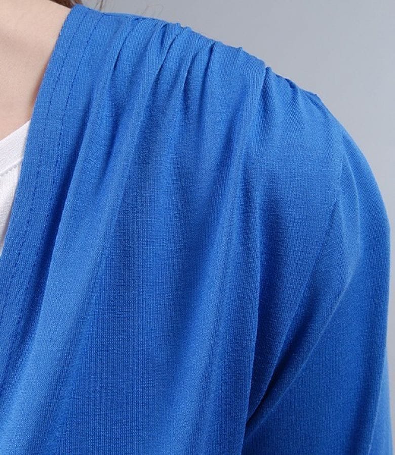 Bluza din jerse albastru legata cu cordon