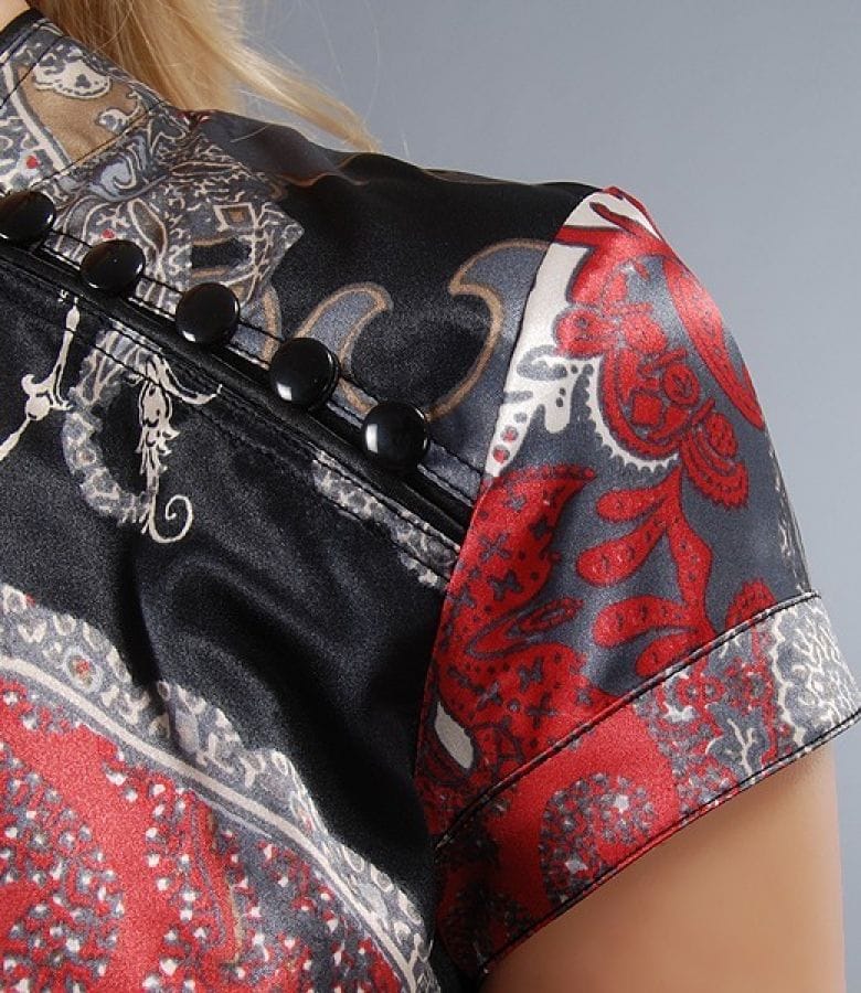 Rochie din saten elastic imprimat cu fenta