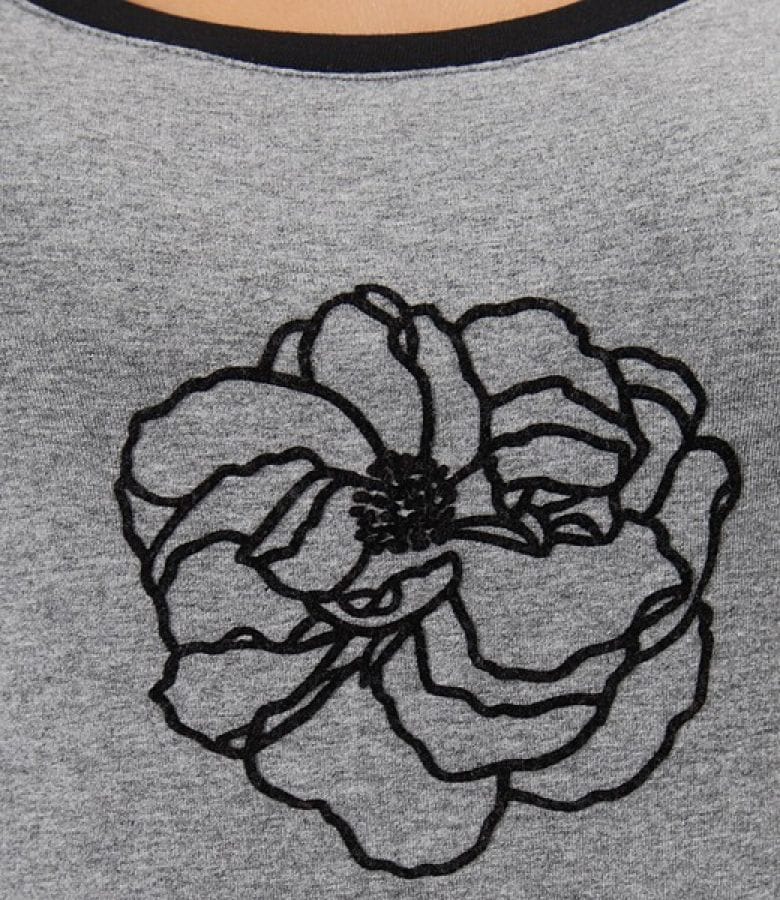 Tricou cu garnitura si floare catifea