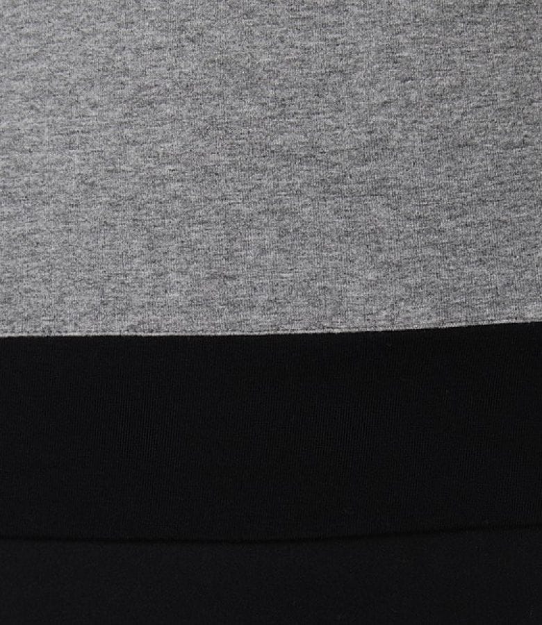 Tricou cu garnitura si floare catifea