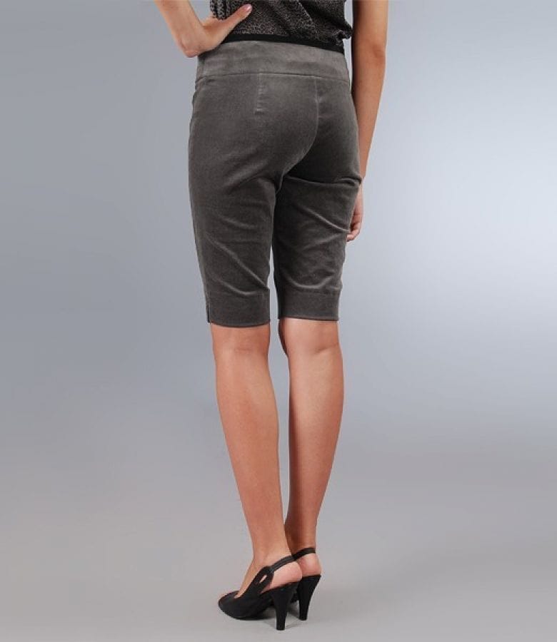 Pantaloni scurti din catifea elastica cu garnitura