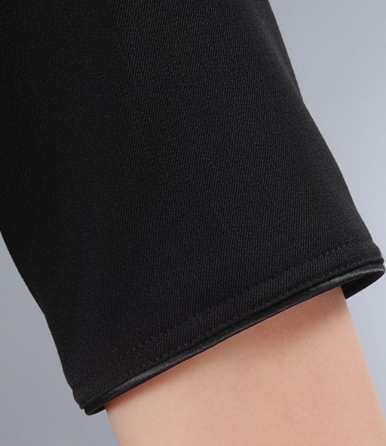 Rochie neagra cu fenta si brandemburguri