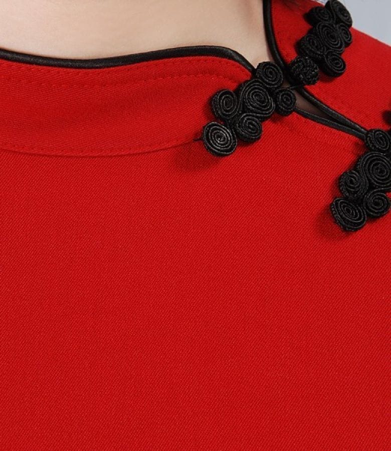 Rochie rosie cu fenta si brandemburguri