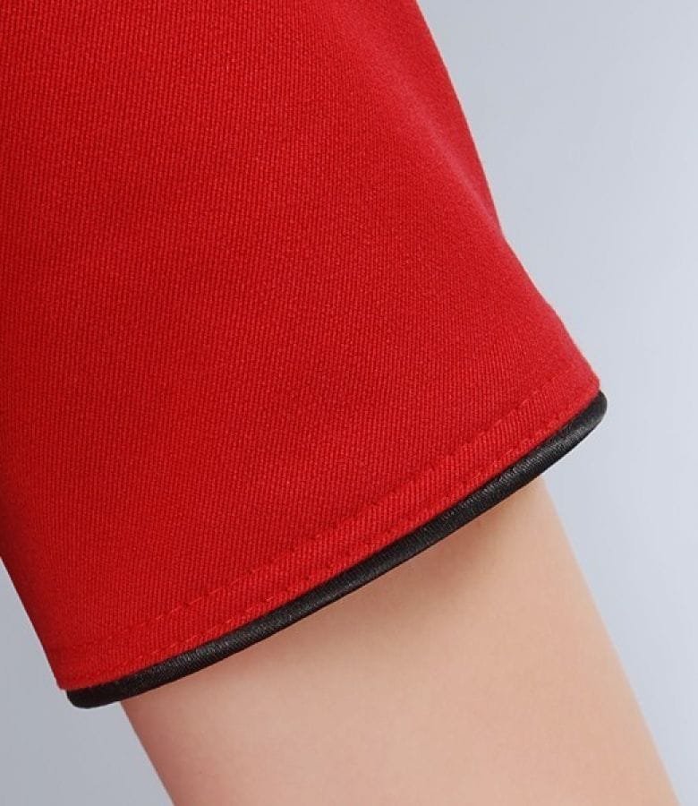 Rochie rosie cu fenta si brandemburguri