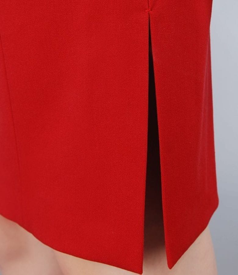 Rochie rosie cu fenta si brandemburguri