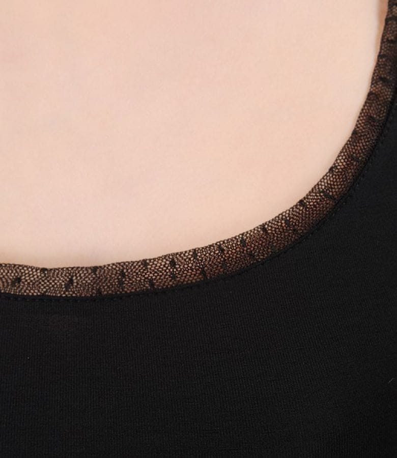 Tricou din jerse negru cu garnitura de tul elastic