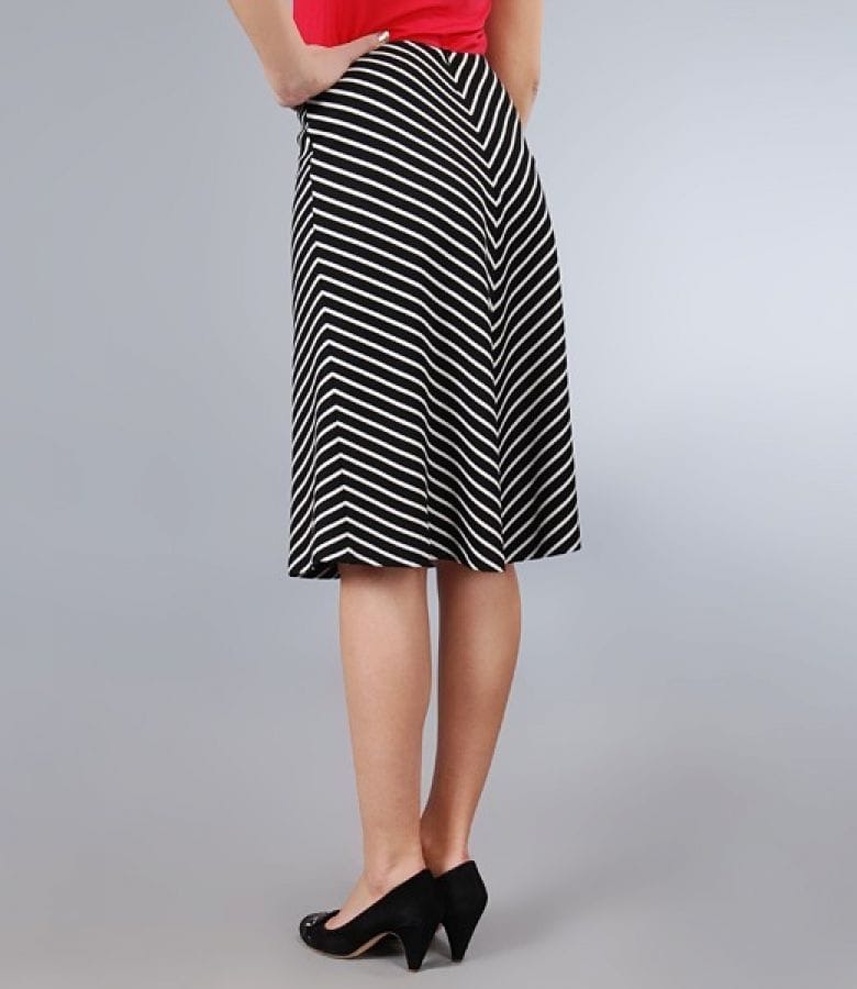 Fusta din jerse elastic alb-negru