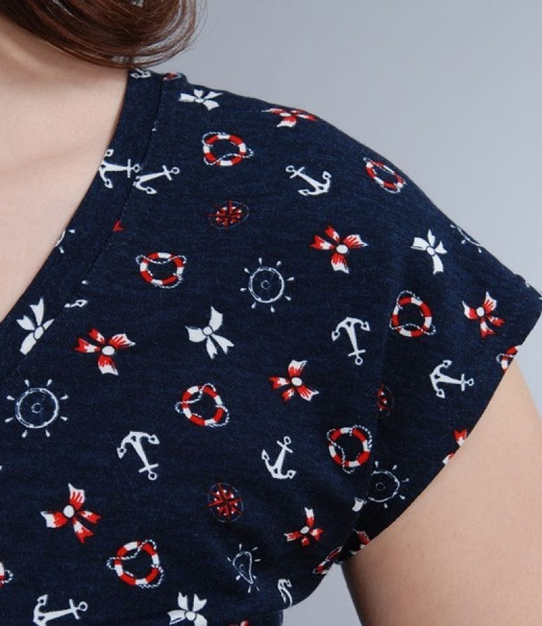 Tricou din jerse elastic imprimat cu umeri cazuti