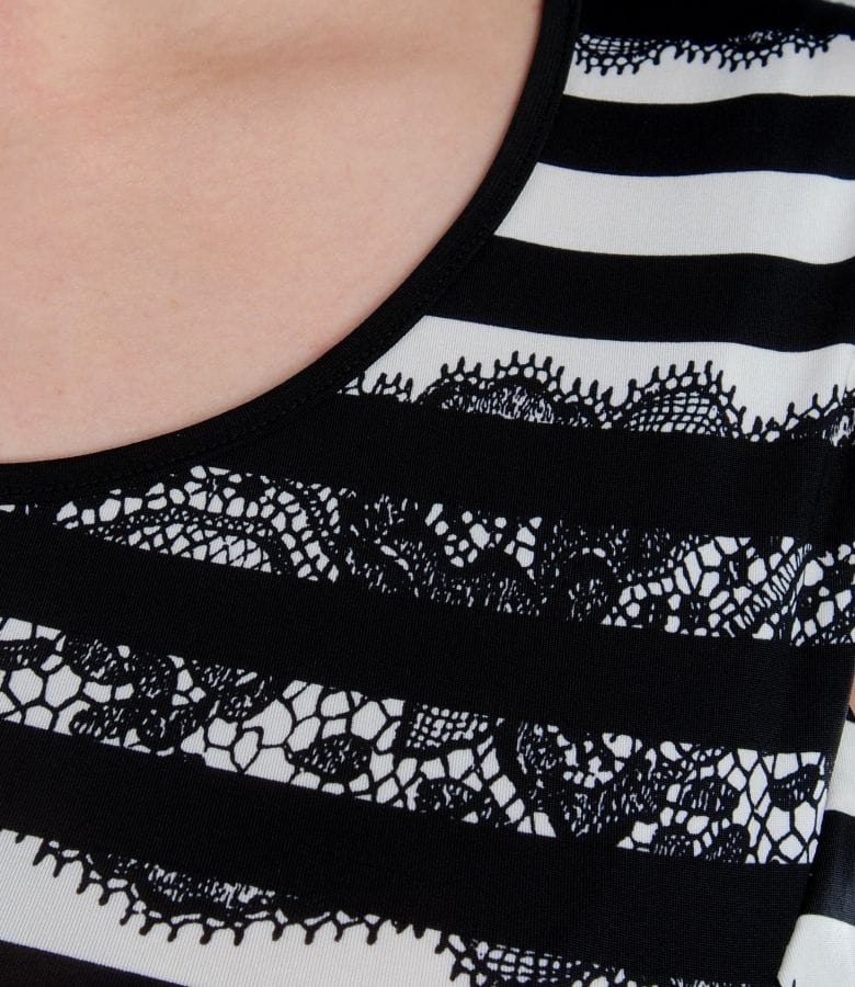 Rochie din jerse elastic imprimat cu volan