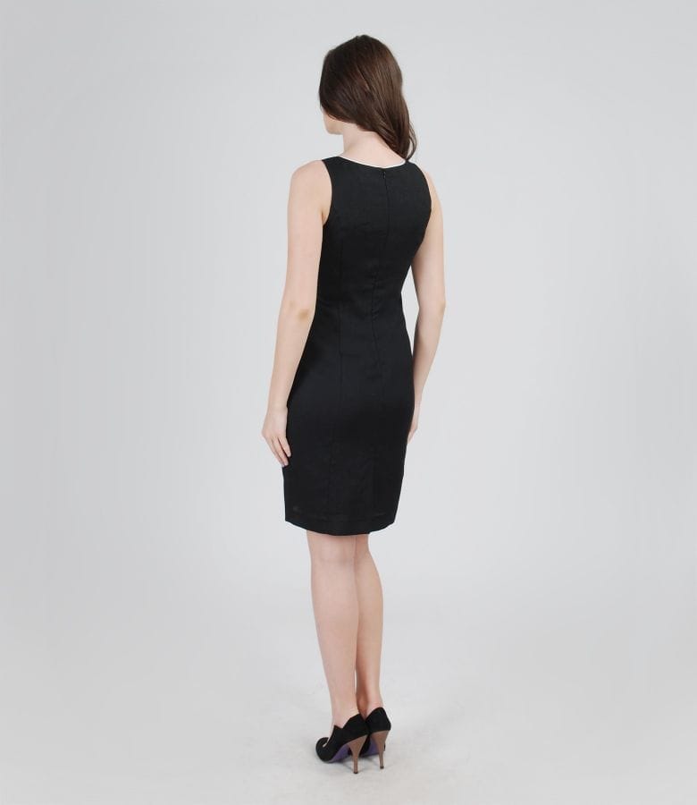 Rochie din in negru cu garnitura