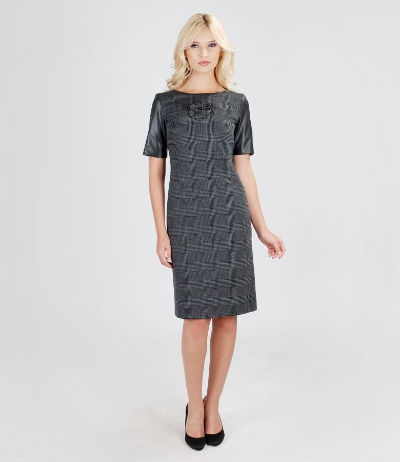 Rochie cu garnitura de piele si aplicatie de catifea