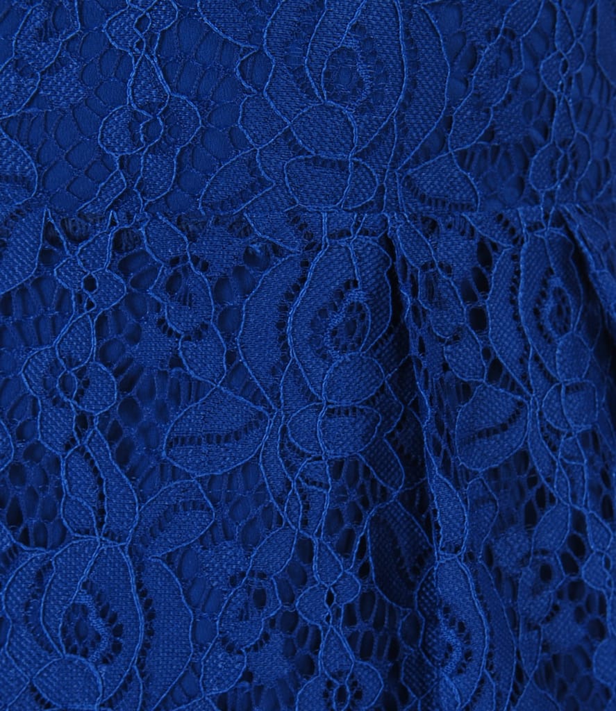 Rochie din dantela cu aripioare