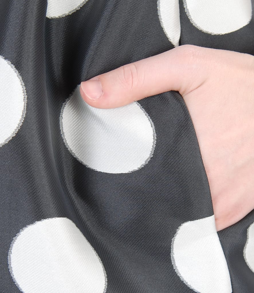 Rochie evazata cu buline si cordon rosu