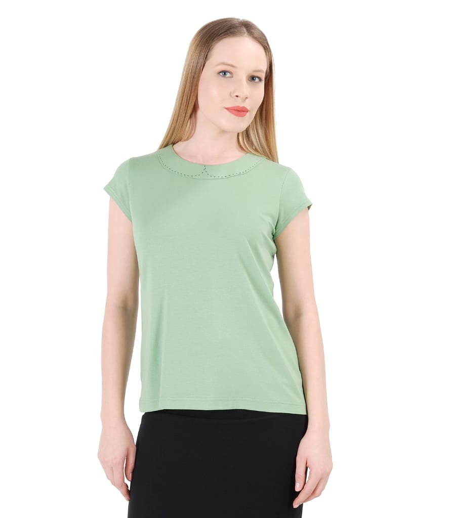 Tricou din jerse elastic cu garnitura la decolteu