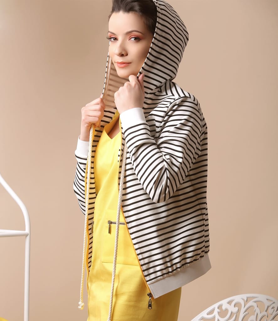 Hanorac din jerse imprimat cu aplicatie de cristale