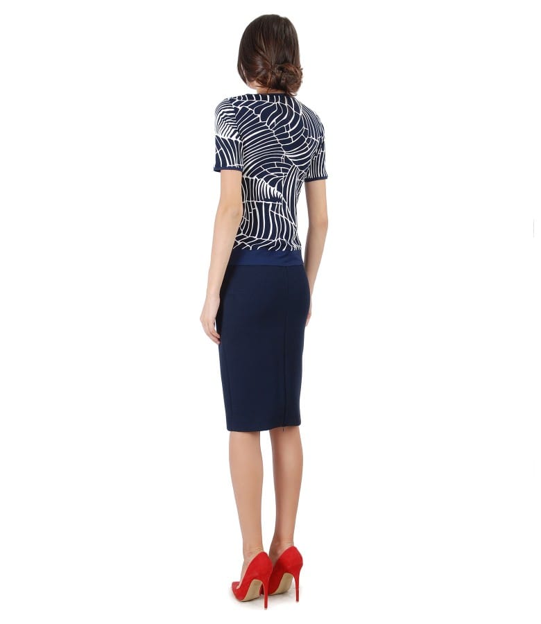 Fusta creion si bluza din jerse imprimat in relief