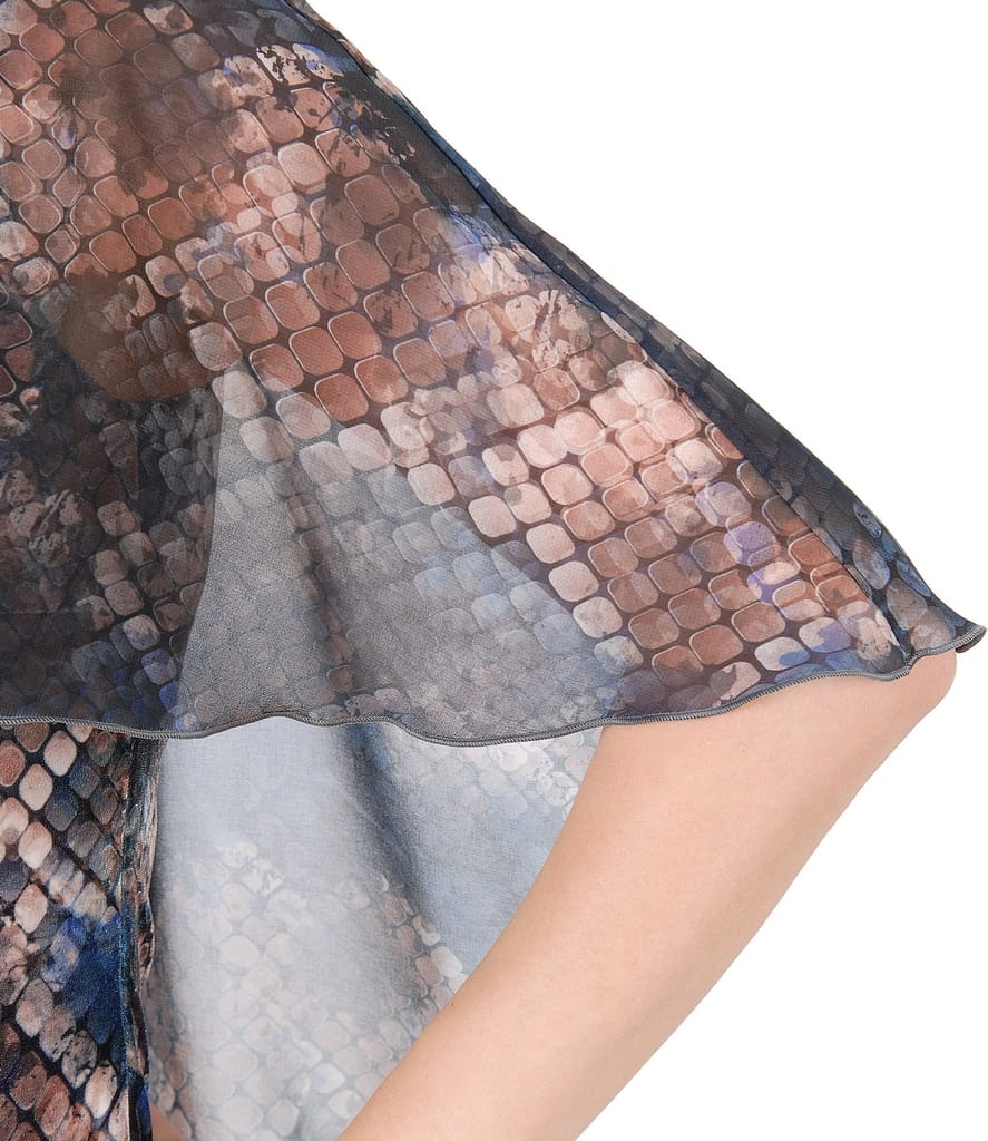 Rochie din catifea cu pelerina din voal si nasture la spate