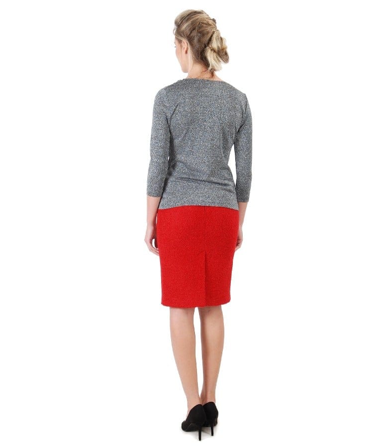 Tinuta de ocazie cu fusta din bucle si bluza din jerse cu falduri