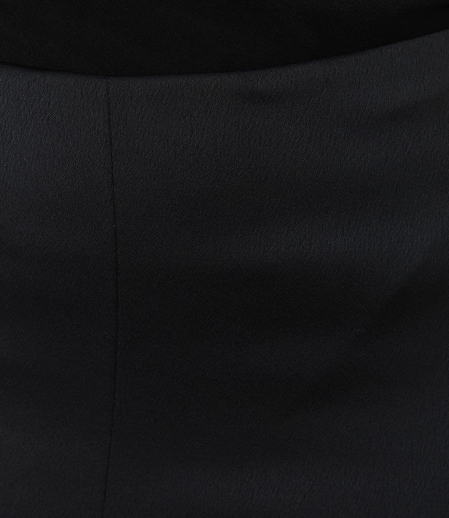 Fusta satinata cu pliu pe fata