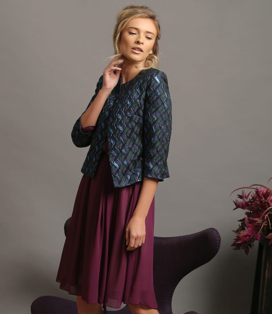 Tinuta de ocazie cu rochie din voal si sacou din bracart