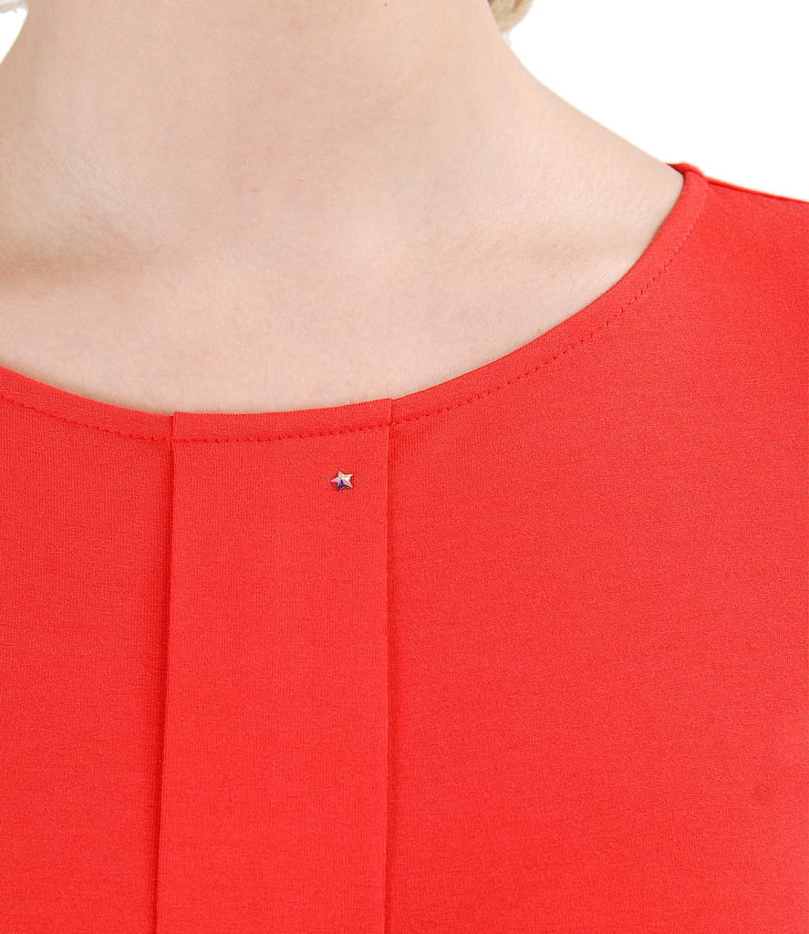 Bluza din jerse elastic cu fald si aplicatie de cristale