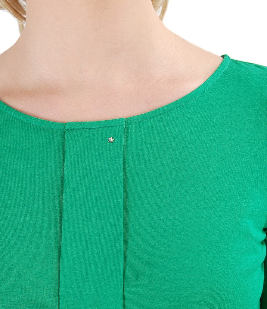 Bluza din jerse elastic cu fald si aplicatie de cristale