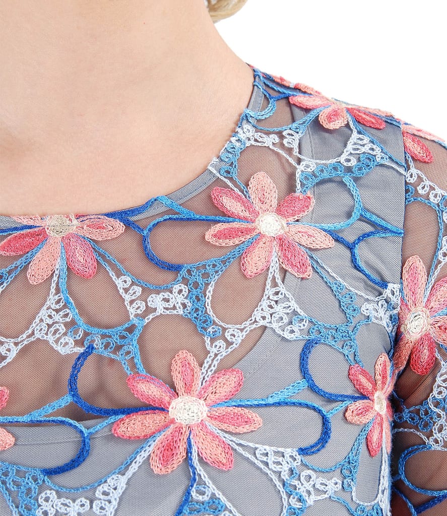 Rochie de seara din dantela brodata cu motive florale