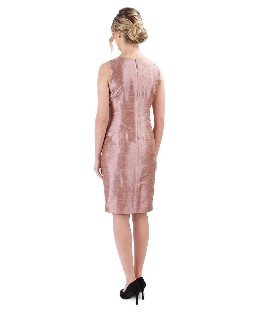 Rochie din tafta de matase cu brosa accesoriu pe decolteu