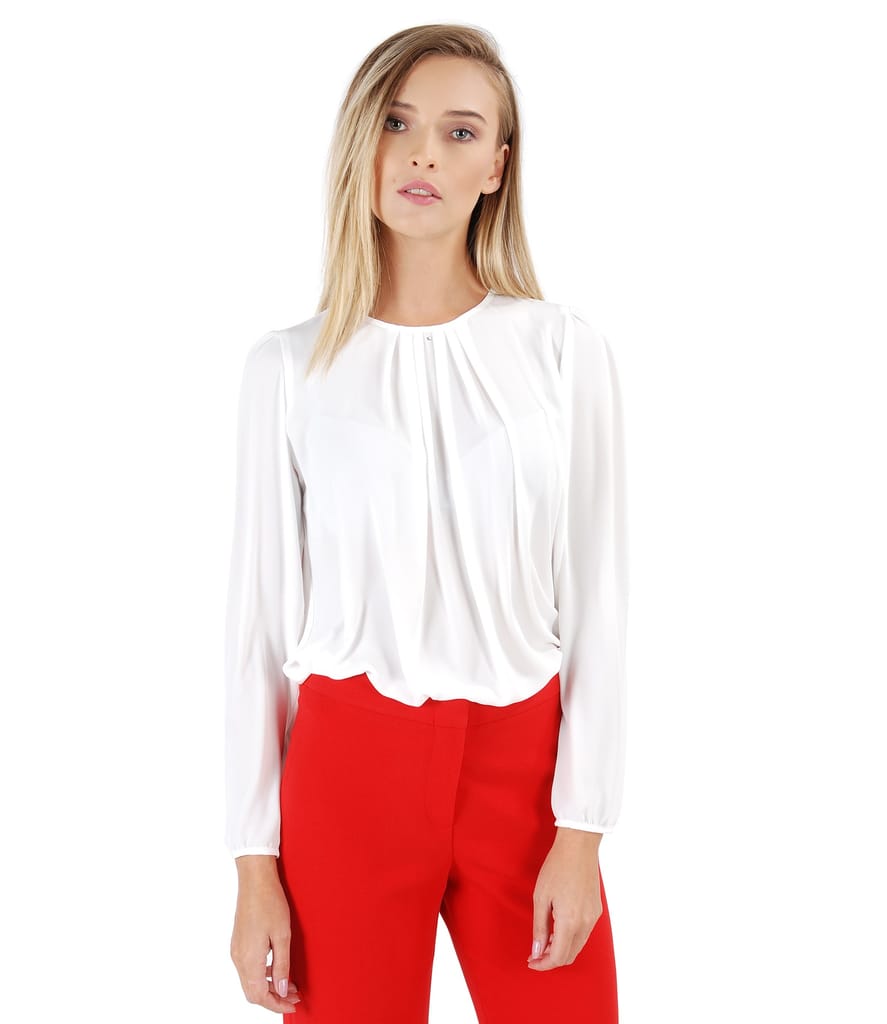 Bluza cu falduri la decolteu aplicatie de cristale