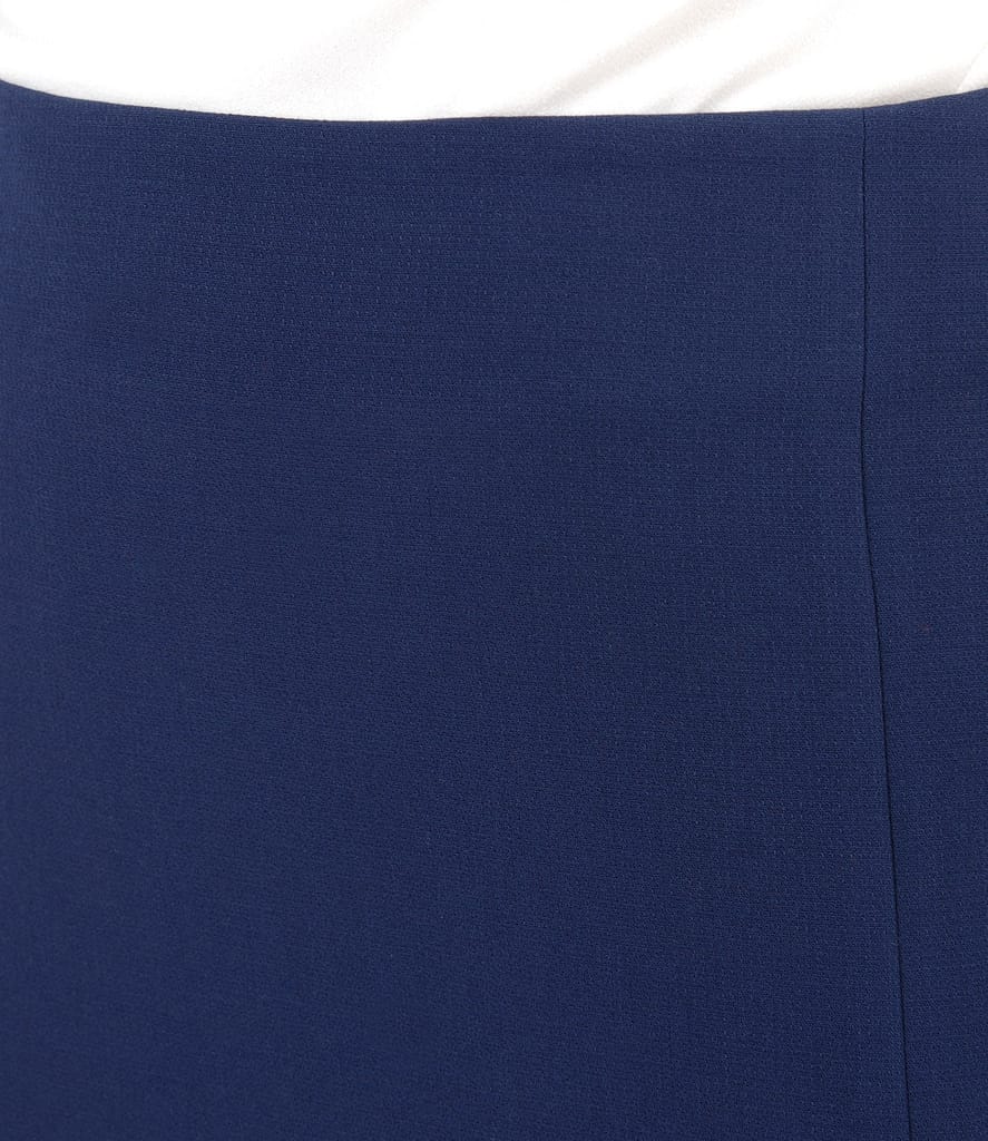 Fusta office din stofa elastica cu slit petrecut pe fata