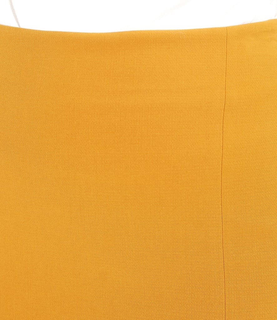 Fusta office din stofa elastica cu slit petrecut pe fata