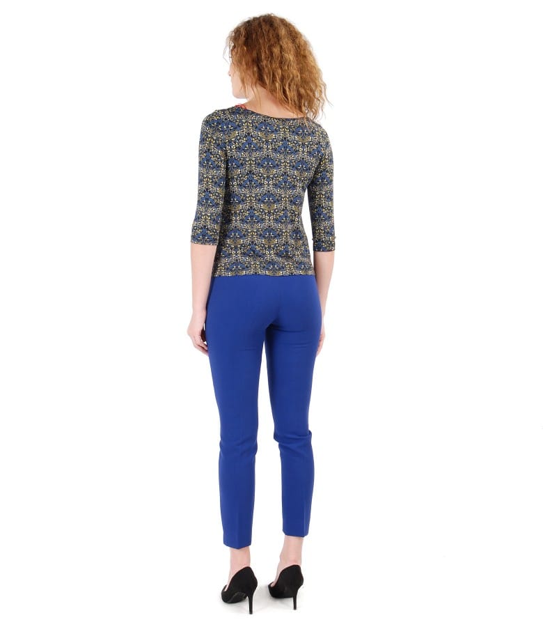 Tinuta office cu pantaloni pana si bluza din jerse imprimat