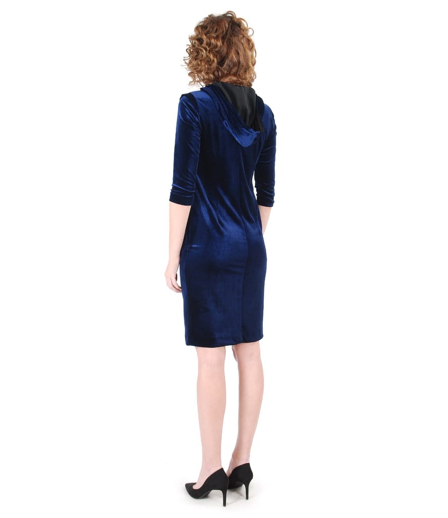 Rochie cu gluga din catifea elastica