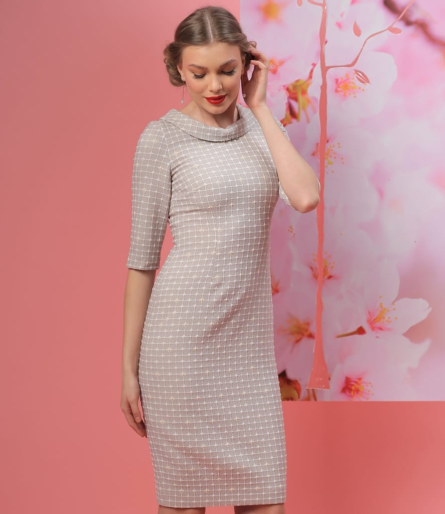 Rochie din stofa elastica cu aplicatie de cristale