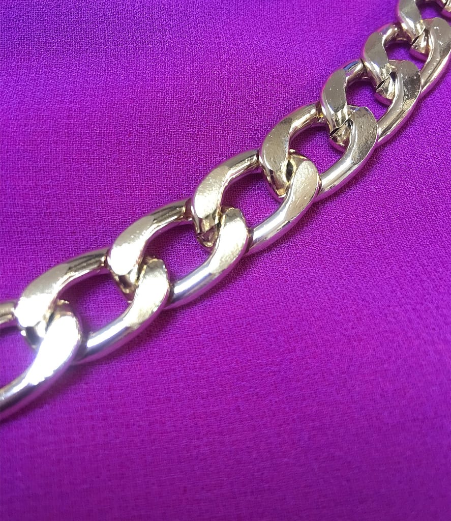 Rochie fluture din voal cu lant decorativ